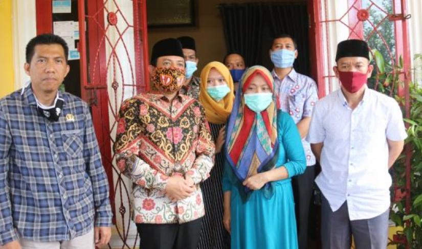 Wakil Walikota Dedy Wahyudi Mengunjungi Kediaman Nuryati, Kamis (6/8/2020).