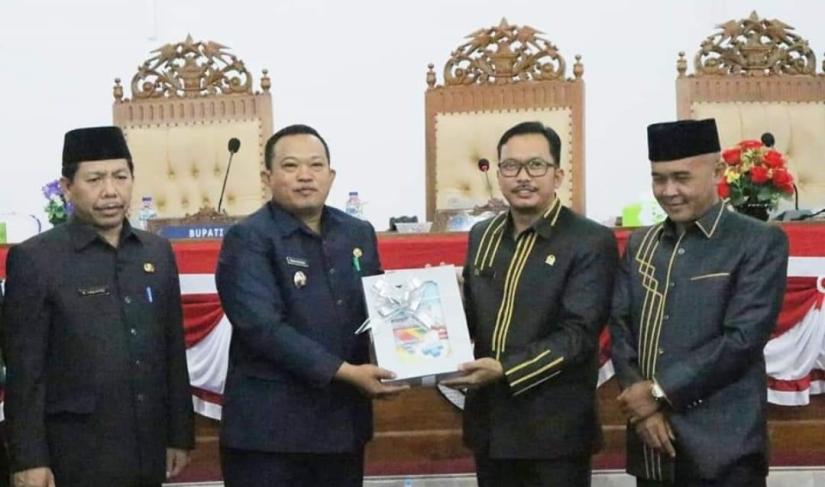 ( DPRD ) Kabupaten Seluma Gelar Rapat Paripurna di gedung Rapat Paripurna DPRD  dengan agenda kesepakatan bersama Tentang KUA-PPAS RAPBD TA 2023. Rabu ( 20/7/2022 )