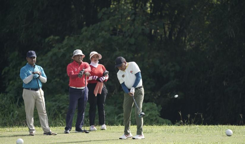 Menpora Zainudin Amali membuka Open Golf Tournament di Araya Golf Malang, Jawa Timur, Selasa (22/11/2022). 