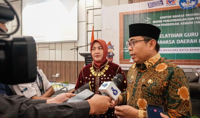 Asisten I Setda Bengkulu Khairil Anwar saat diwawancarai Wartawan Foto.DOK