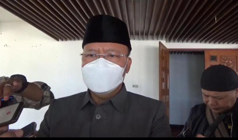 Gubernur Rohidin.