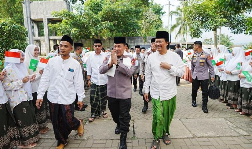 Kapolri Jenderal Listyo Sigit Prabowo menghadiri undangan di Pesantren Subhanul Wathon, Jawa Tengah, Sabtu, (20 Mei 2023).