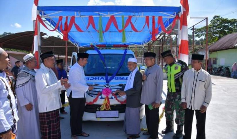 Sawahlunto Deri Asta, SH yang menghadiri penyerahan bantuan Mobil Ambulance kepada pengurus Masjid Nurul, Sabtu (03/06).