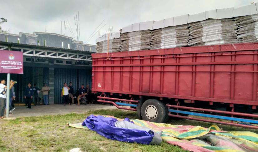 Photo logistik kotak suara yang di simpan di gudang KPU seluma