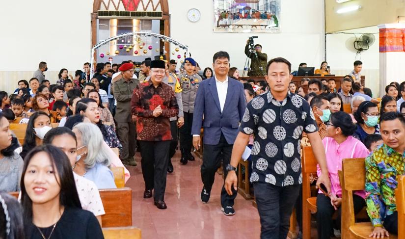 Gubernur Bengkulu Rohidin Tinjau Gereja Natal.