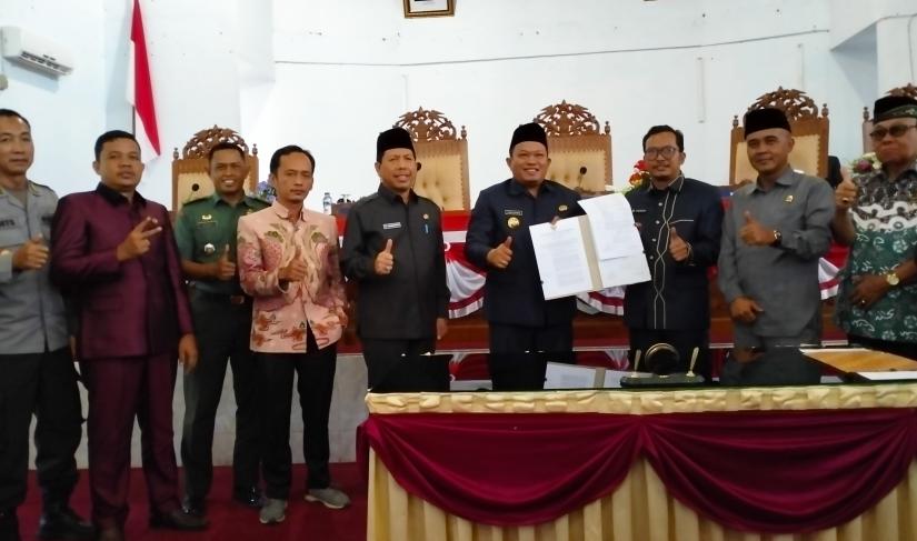 Photo penandatanganan kesepakatan RAPBD Perubahan tahun 2023