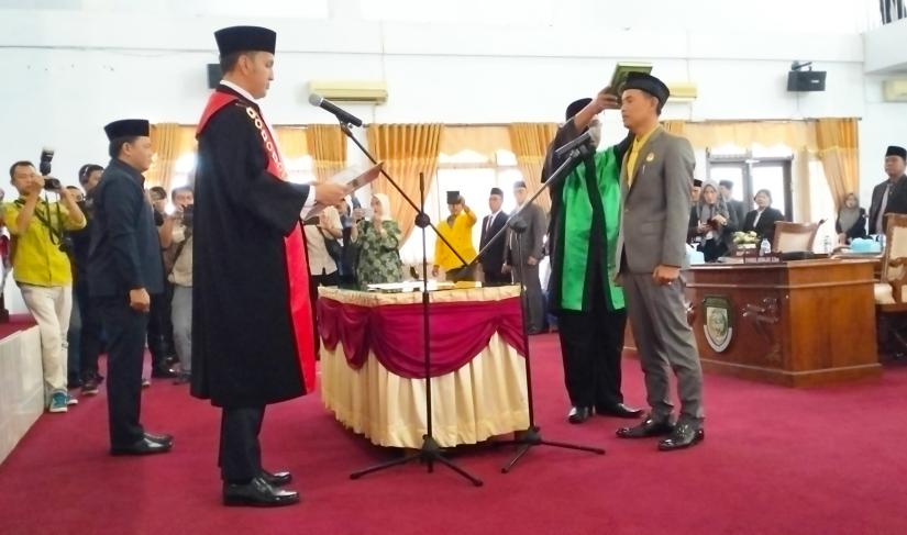 Poto saat pengambilan sumpah PAW Waka ll Samsul Aswajar, S.Sos