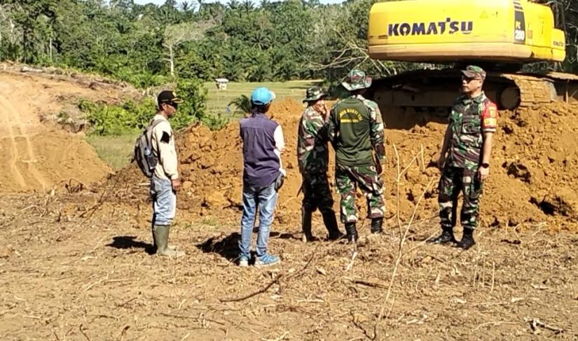 Dandim tinjau lokasi Kegiatan Pembuka'an Badan Jalan