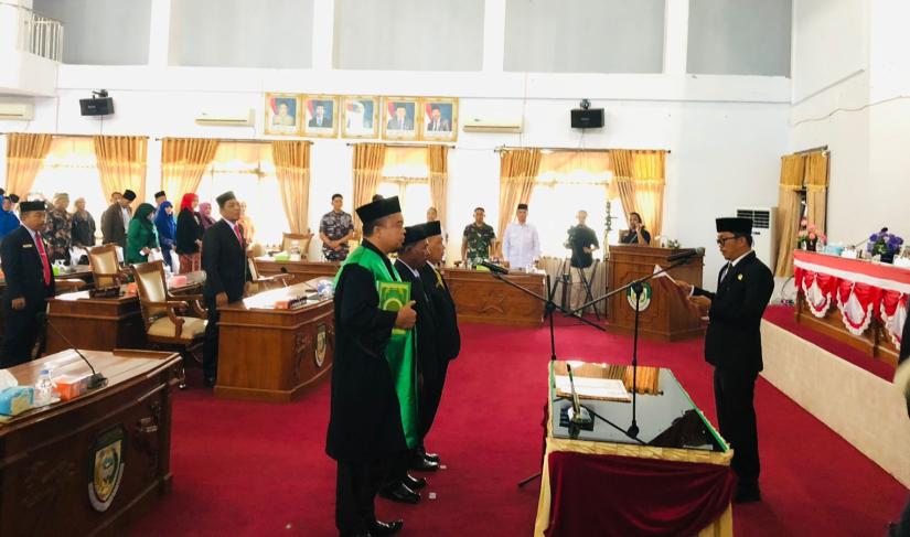 Photo saat pembacaan sumpah janji oleh ketua DPRD Seluma Nofi Eriyan Andesca