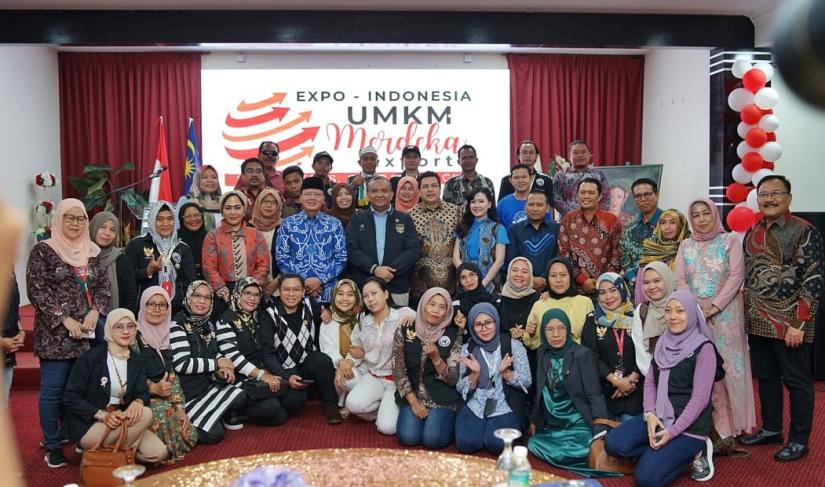 Gubernur Rohidin Bersama Wakil Menteri Tenaga Kerja RI Hadiri Acara Solidaritas Pekerja Migran Indonesia di Malaysia.