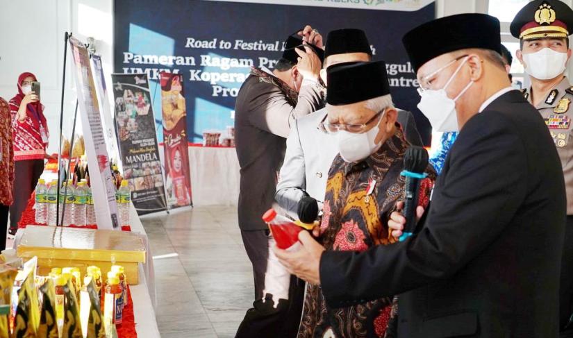 Wakil Presiden (Wapres) RI Ma'ruf Amin didampingi Gubernur Bengkulu Rohidin Mersyah, Kamis (3/5).