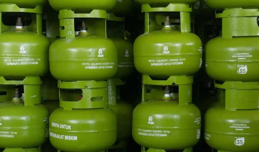 Tabung gas elpiji 3 kilogram.
