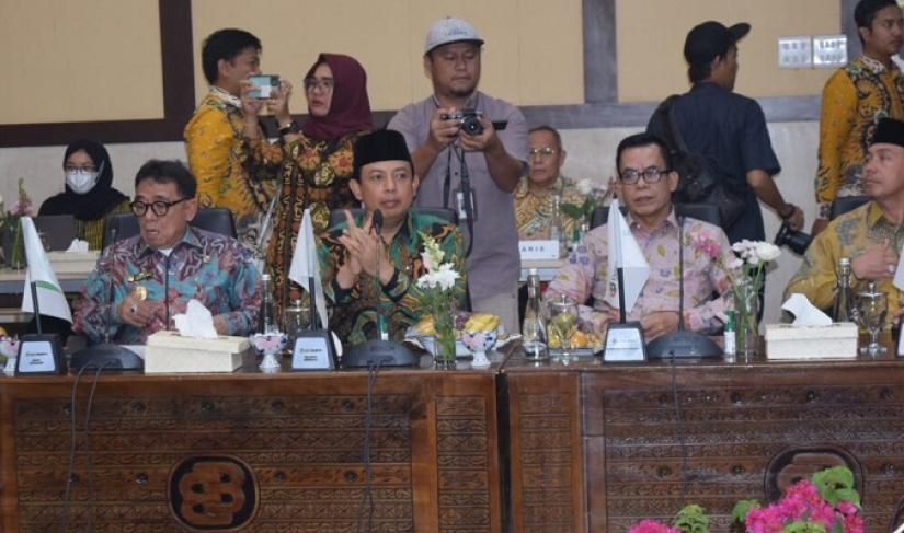 Wakil Walikota Bengkulu, Dedy Wahyudi, yang hadir dalam rapat tersebut menyambut baik kinerja Bank Bengkulu yang meningkat 30 persen (foto: mc Kota)