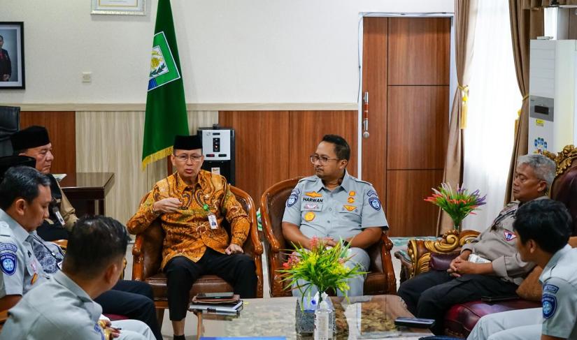 Sekretaris Daerah Provinsi Bengkulu menerima kunjungan Manajemen PT Jasa Raharjadi Ruang kerja, Jumat, (22/03).
