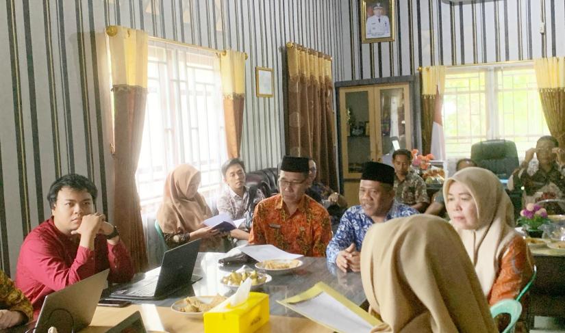 Asisten Administrasi dan Umum membuka Rapat Pemantapan Penyusunan Sistem Pengendalian Intern Pemerintah (SPIP) Terintegrasi terkait penuntasan kemiskinan dan pertanian di Kabupaten Seluma Tahun 2024, Kamis (1/8/2024)