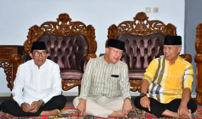 Gubernur Bengkulu bersama rombongan buka puasa bersama di Balai Pat Petulai.
