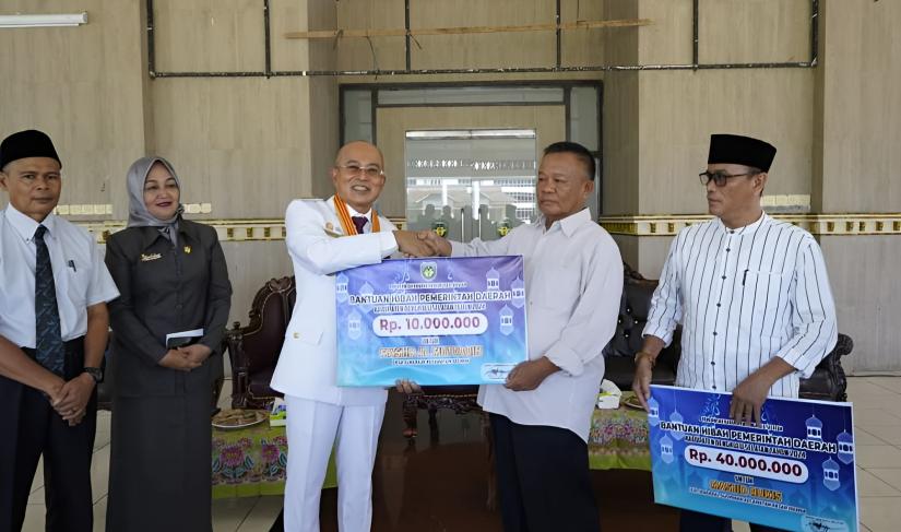 Bupati Bengkulu Selatan Salurkan Dana Hibah ke Seluruh Masjid.