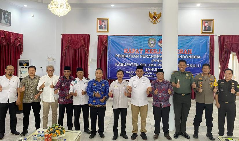 Bupati Seluma membuka Rapat Kerja Daerah (Rakerda) Persatuan Perangkat Desa Indonesia (PPDI) Kabupaten Seluma, yang diselenggarakan di Gedung Daerah Kabupaten Seluma, (18/7/2024). 