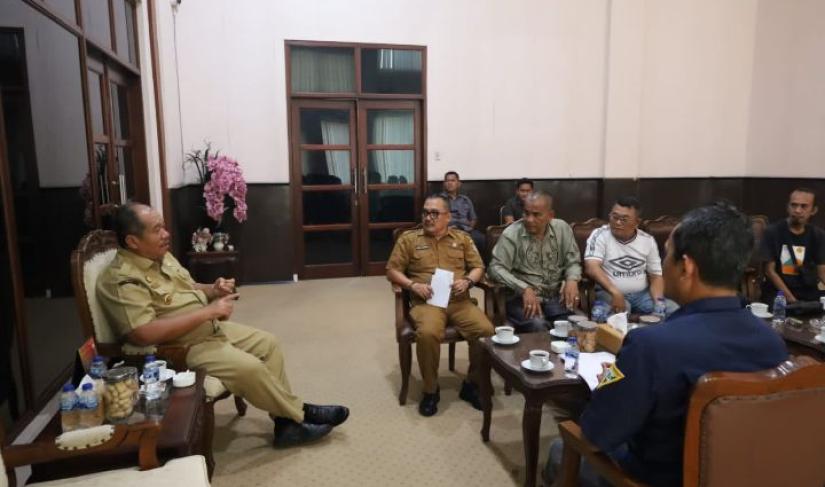 Terima audiensi Forwaka Kabupaten Asahan di Ruang Kerja Bupati, Senin 25/5/2026 
