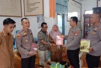 Polri Berbagi Ilmu, Polres Mukomuko Bagikan Buku Gratis Tingkatkan Literasi