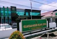 Kasus dugaan korupsi pembangunan laboratorium Rumah Sakit Umum Daerah (RSUD) Rejang Lebong tahun 2020 senilai Rp 4,6 Miliar terus bergulir di Kejaksaan Negeri (Kejari) Kabupaten Rejang Lebong.