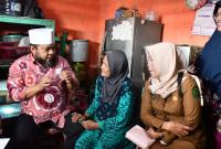 Walikota Bengkulu Helmi Hasan mengunjungi keluarga penerima Program BPJS Kesehatan Gratis/Dok.MC