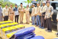 Jonaidi, SP saat memberikan bantuan kepada 16 kelompok tani yang ada di kecamatan Seluma Selatan