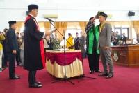 Poto saat pengambilan sumpah PAW Waka ll Samsul Aswajar, S.Sos