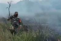 Kebakaran Lahan di Pulau Enggano, TNI dan Polri Bantu Warga Padamkan Titik Api.