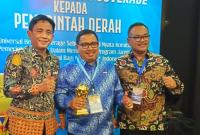 Arif Gunadi, Sekretaris Daerah Kota Bengkulu, Menerima Penghargaan Universal Health Coverage dari BPJS RI, Selasa (14/3/2023) foto: Mc Kota)