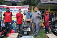 Dewan Sujono salurkan bantuan Alsintan.