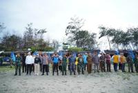 Kodam II/Sriwijaya Rayakan HUT ke-78 dengan Karya Bhakti Pembersihan Pantai Panjang Bengkulu.