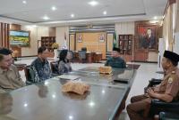 Audiensi Persatuan Umat Buddha Indonesia (PERMABUDHI) Pengda Provinsi Bengkulu di ruang kerja, Senin(18/3). 