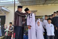 Wakil Gubernur Bengkulu, Rosjonsyah, menutup Program Karantina Tahfidz Qur'an dan melakukan Peletakan Batu Pertama Pembangunan Gedung Sekolah Ma'had Tahfidz Qur'an Ibnu Abbas di Dusun III Desa Bandung Marga, Kecamatan Bermani Ulu Raya, Kabupaten Rejang Lebong, Minggu (19/5/2024).