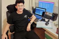Dery AS Pengelola Server dan IT Langanan para artis memperbaiki akun yang hilang. (Doc:gus2)