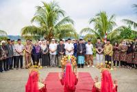 Bupati Seluma saat sapa warga dengan masyarakat Taba di sambut dengan tarian dan budaya serawai