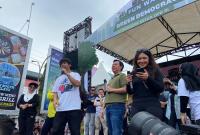 Sultan didampingi Agi Agusrin dan Rian D'Masiv dalam kegiatan Fun Walk Green Democracy, Minggu (17/11/2024). (Aldo~PenaRafflesia.Com)