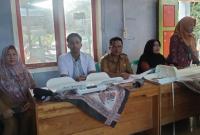 Pembagian makanan tamhanan brtanutrisi kepda lansia,balita, ibu hamil, dan anak kategori stunting. " Redy Penarafflesia.com "