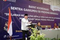 Plt Gubernur Rosjonsyah memberikan arahan dalam Rakornas Sentra Gakkumdu se-Provinsi Bengkulu, Jum'at (15/11/2024). (Yantori~PenaRafflesia.Com)