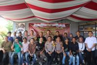 Kapolres Bengkulu Selatan AKBP Florentus Situngkir SIK bersama awak media dalam acara Coffee Morning, berdiskusi untuk meningkatkan sinergitas dalam menjaga Kamtibmas jelang Pemilu 2024 (FOTO: Humas/Penarafflesia.com)
