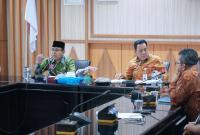 Rapat penetapan pengalokasian ruang dan lahan untuk Badan Keamanan Laut (Bakamla RI) di ruang Rapat Raflesia Kantor Gubernur Bengkulu, Kamis (11/7).