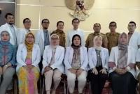 Bupati kaur  melakukan diskusi dengan pengurus Ikatan Dokter Indonesia (IDI) di ruang kerja