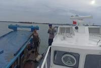 Di Perairan Tanjung Genting, ombak Minggu pagi itu bergerak tenang ketika Kapal XXVII-2002 milik Ditpolairud Polda Bengkulu melaju perlahan., Minggu (16/11/2025).