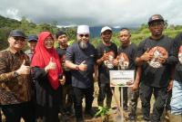 Penanaman Kopi Merah Putih di Desa Mangku Rajo, Kecamatan Lebong Selatan, Kabupaten Lebong, Sabtu (7/2). (poto dok: MC)