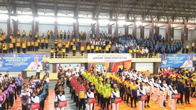  Wakil Ketua II DPRD Provinsi Bengkulu Suharto menyoroti kondisi Gedung Olahraga (GOR) Sawah Lebar Bengkulu yang dinilainya kurang layak.  Kondisi itu, menurutnya, menimbulkan kekhawatiran terhadap keselamatan para pemain maupun penonton saat memanfaatkan fasilitas olahraga tersebut.  “Kondisinya kurang layak, bukan tidak layak, karena itu penting bagi keselamatan para pemain dan penonton,” ujar Suharto, Rabu, 15 November 2023.  Oleh karenanya ia meminta Pemprov Bengkulu melalui Dinas Pemuda dan Olahraga (Dispora) Provinsi Bengkulu untuk segera merancang pembenahan GOR, kemudian mengajukan usulan anggaran.  Hal ini dinilai penting, karena bagi Suharto, GOR yang layak dan aman digunakan merupakan bagian dari investasi pemersatu rakyat.  "Sebagai investasi dalam memupuk persatuan dan kesatuan di tengah masyarakat melalui olahraga,” pungkasnya. (KA)