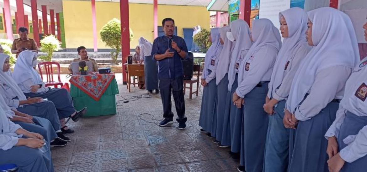 Sosialisasi Internet Cerdas di SMAN 3