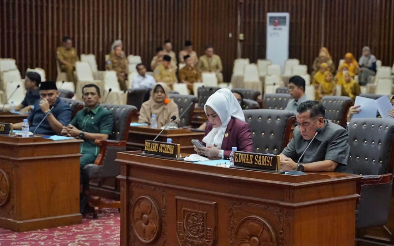 Rapat Paripurna DPRD Provinsi Bengkulu dengan agenda Penyampaian Nota Penjelasan Gubernur atas Raperda APBD Perubahan 2025, Senin (15/9).