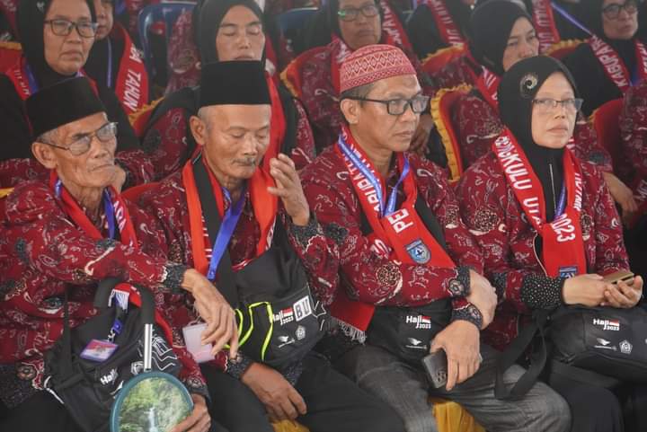 CJH Bengkulu Utara saat berkumpul sebelum keberangkatan