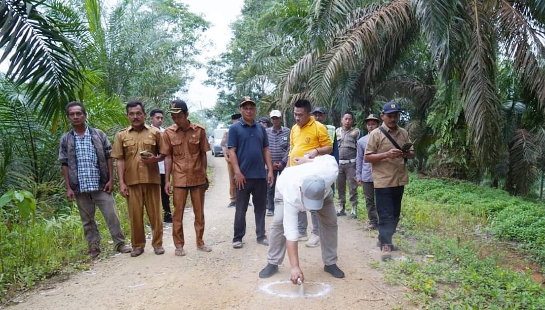 Bupati Seluma saat titik nol pembangunan jalan