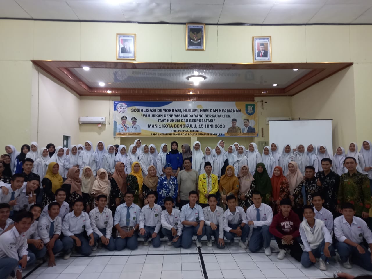 Usin saat Di SMAN 1 kota Bengkulu